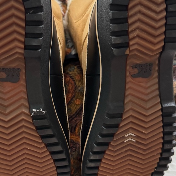 Sorel Camel and Ebony Snow Boots - Picture 3 of 4